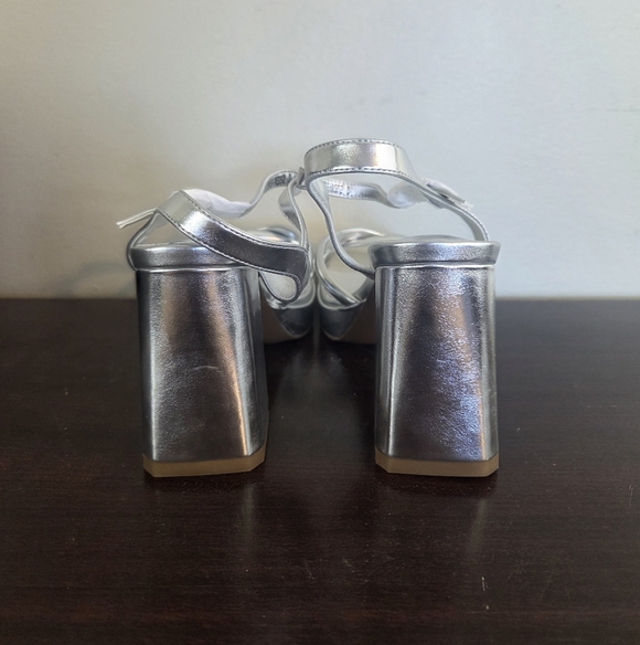 Fancy Queen Silver Strappy Square Toe Block Heels New In Original Box Size 8 - Picture 3 of 14